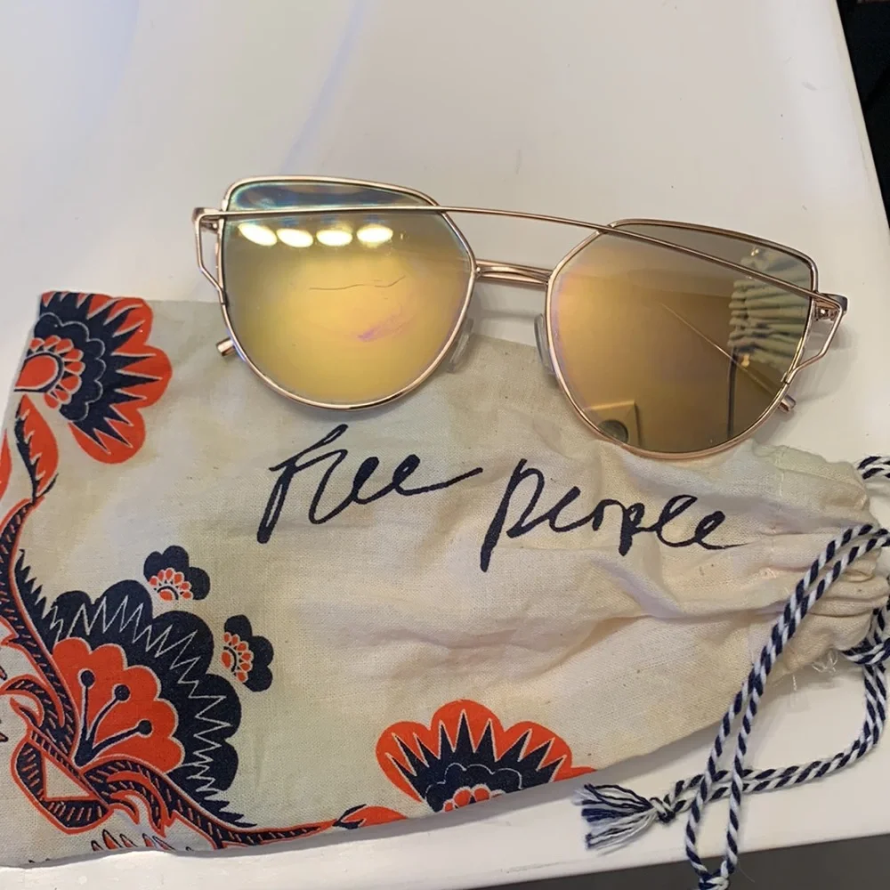 Free People sunglasses PRICE FIRM - Picture 4 of 6